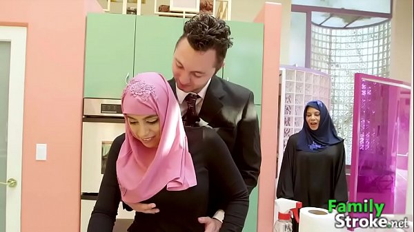 Arab Tiri Yang Menggoda, Menghisap Batang Keras Kakak Tirinya