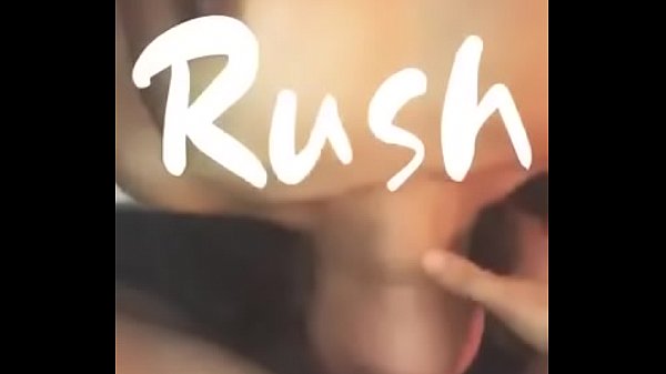 Cewek Tiongkok Seksi Yang Lagi Asyik Dimainin Di Lubang Basahnya