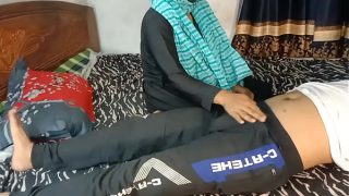 Aku Menggoda Teman Sekolah Anak Tiriku Yang Lebih Tua