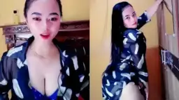 Nona Inong Meremas Payudara Dengan Bra Biru