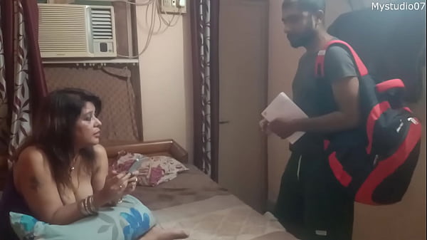 Teman-teman Ngentot Ibu Tiriku, Aku Rekam Semua Dengan Suara Hindi Yang Jernih