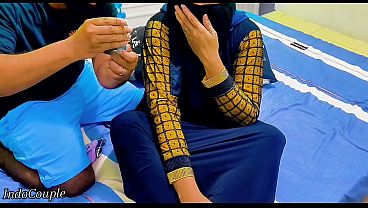 Adik Tiri Berhijab Ngesek Kontol Mainan Tapi Masukin Ke Pantat