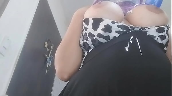 Arab Muslimah Berjilbab Tampilkan Bokong Dan Semburkan Cairan Di Webcam Demi Uang, Melanggar Ajaran Agama