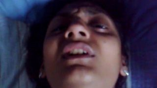 Cewek Bangalore, Mohini, Ngacir Panas Sama Pacarnya Sampe Meringis Kesakitan.