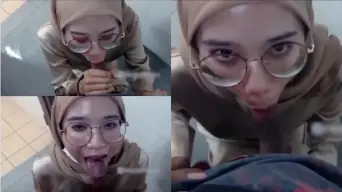 Skandal Pegawai Negeri Berhijab Isap Kontol Di Kamar Mandi