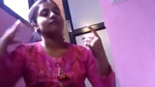 Video Panas India Dengan Erangan Dan Ejakulasi Deras