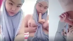 Wanita Mukenah Abu-abu Telanjang Sambil Colmek, Nafsu Menggebu Di Atas Sajadah.