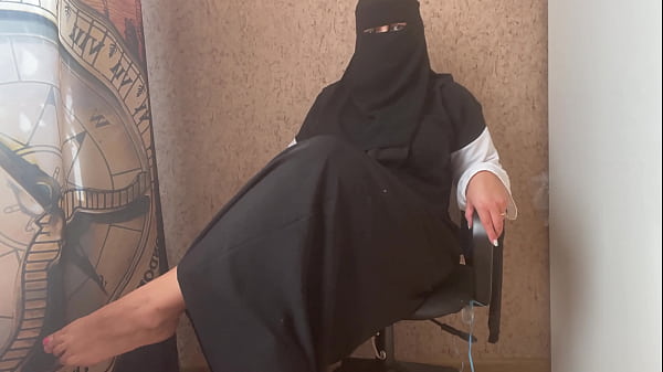 Gairah Arab Milf Berhijab Dalam Permainan Joi Yang Menggoda