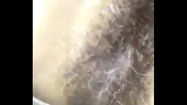 Desi Milf Menggoda Memainkan Celah Basahnya