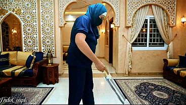 Nih Mbak Pembantu Hijab Disuruh Ngewe Mulut Sama Bos, Akhirnya Telan Semua Mani.