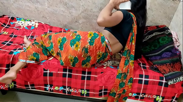 पति से फोन पर बात करते हुए भाई मुझे जोर से चोदो, चूत फाड़ दो, साफ आवाज में हिंदी में।