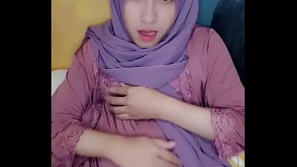 Ngewe Hijab Crossdress Sendiri, Ngentot Sambil Pake Jilbab.