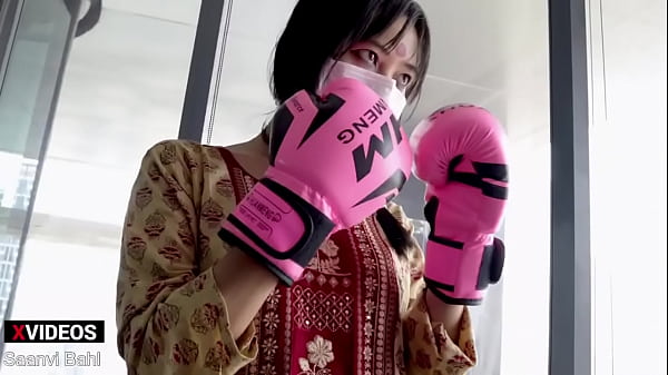 Gadis Ufc Desi Pukul Seperti Profesional Yang Menggoda