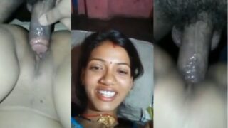 Beruntung Banget Si Cowok, Ngerobekin Memek Mulus Istri Orang Yang Lagi Basah