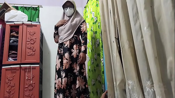 Bu Guru Lihat Murid Lagi Colok Memek, Langsung Diajak Kencan Ngewe