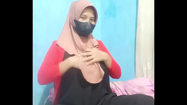 Gadis Hijab Crot Pakai Dildo, Colmek Sampe Muncrat Nikmat.
