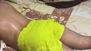 Ibu Mertua Montok Bantuin Mantu, Pijatan Malah Jadi Panas Dan Bikin Greget.