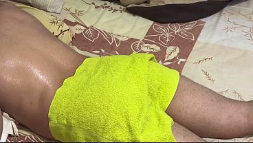 Ibu Mertua Montok Bantuin Mantu, Pijatan Malah Jadi Panas Dan Bikin Greget.