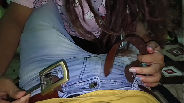 Istriku Yang Pakai Jilbab Lagi Panas Banget, Pas Suami Duduk Di Sampingnya, Langsung Ngemut Kontol Dengan Suara Hindi.