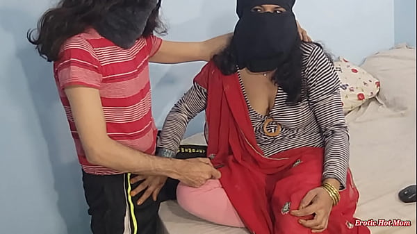 Sialan, Semoga Pacar Lo Nggak Segitu Seksi, Ngewe Memek Desi India Yang Sempit Sambil Pake Hijab Muslim, Teriak Ngerang Erotis Pakai Bahasa Hindi Yang Bikin Makin Bernafsu.