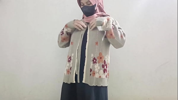Gadis Berjilbab Main Timun Sampai Basah