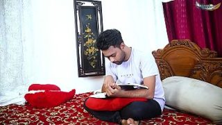 Ibu Tiri Desi Montok Digebrak Habis Sama Anak Tiri Saat Sepi Di Rumah, Film Penuh Nafsu (audio Hindi).
