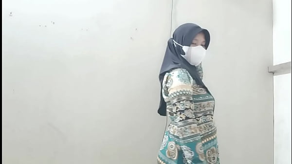 Ngentotin Bini Orang Pas Suaminya Cabut Ke Kantor, Enak Banget Rasanya.