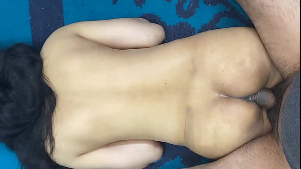 Ibu India Montok Minta Dipijat Pantat, Langsung Digenjot Kontol Gede Sampai Meraung.