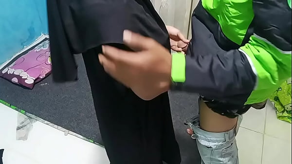 Prank Ajak Ngentot Ojol, Bikin Si Abang Langsung Tegang Dan Nggak Bisa Nolak.