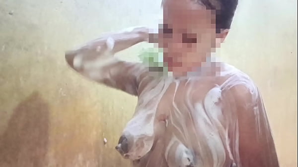 Lihatin Aku Mandi Sambil Bayangin Badan Basah Kenceng, Sayang, Biar Makin Pengen.