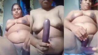 Bokep Parah! Bini Montok Lagi Main Terong Dua Biji, Becek Becek.