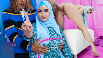 Kamu Bikin Inget Pacarku… Ibu Konservatif Ini Langgar Aturannya Sendiri (debut Mandii Rose)