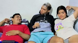 Saat Pacar Kakak Tiriku Menancapkan Kontol Besarnya Di Depanku.
