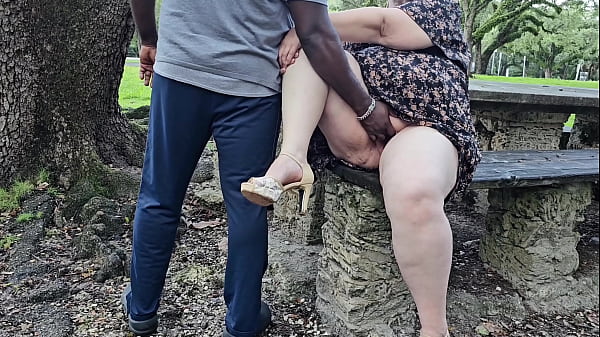 Memek Montok Jilboob Milf Ngocok Becek Di Taman, Dijempit Jari Kontol Orang Asing