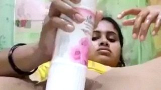 Desi Cewek Colmek Pakai Botol Pengharum Ruangan, Makin Greget Makin Basah