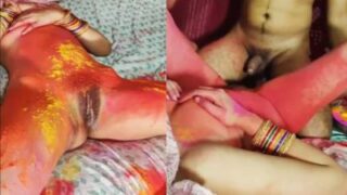 Suami Main Holi Sama Bini Bugil Di Video Mms Desi Xxx, Memek Basah Kena Warna.