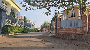 Astaga, Ibu Arab Ini Colmek Di Luar Rumah Dekat Jalan Raya