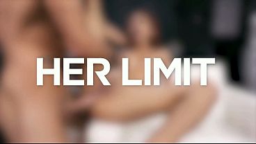 Cewek Asia Langsing Pake Lingerie Pink, Badan Dilumuri Minyak, Dimasukin Kontol Dari Belakang Sampe Meraung-raung