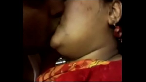 Desi Aunty Lagi Ngeloyor, Pinggulnya Goyang Bikin Greget