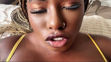 Xeinna Rose Pov: Hitam Montok Ngenotin Kontol Putih Gede Kakak Tiri